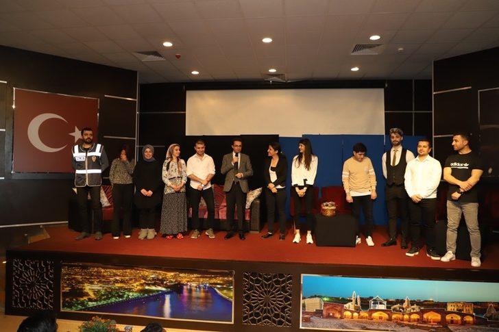 Cizre’de ’Yarınlara Geç Kalmadan’ adlı tiyatro oyunu sahnelendi G2