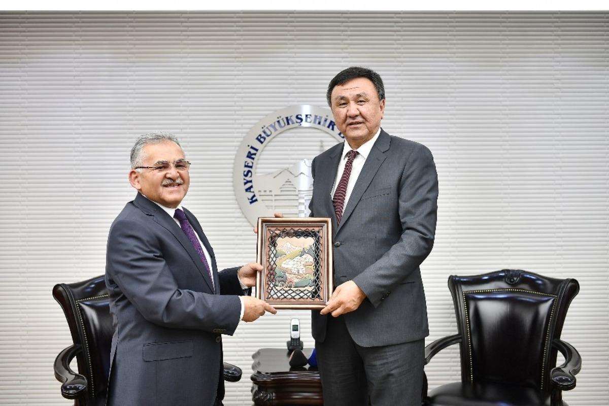 Kırgızistan&rsquo;ın Ankara B&uuml;y&uuml;kel&ccedil;isi &Ouml;m&uuml;raliyev, Başkan B&uuml;y&uuml;kkılı&ccedil;&rsquo;ı ziyaret etti