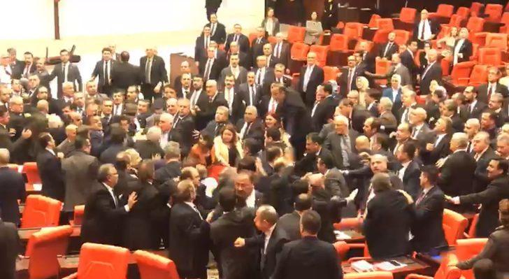 TBMM'de İdlib oturumunda kavga! AK Parti'li ve CHP'li vekiller birbirine girdi G2