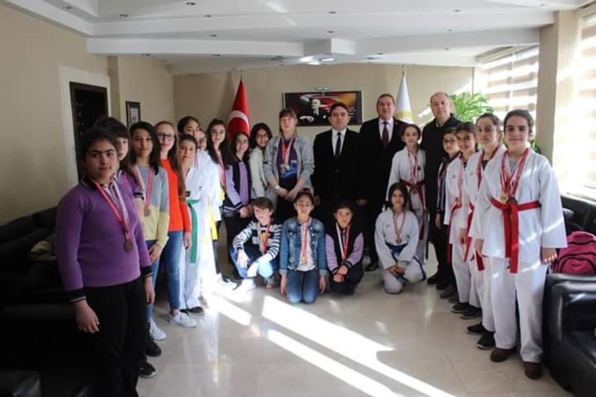 Şampiyonlardan Kaymakam Kaya&rsquo;ya ziyaret