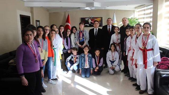 Şampiyonlardan Kaymakam Kaya’ya ziyaret