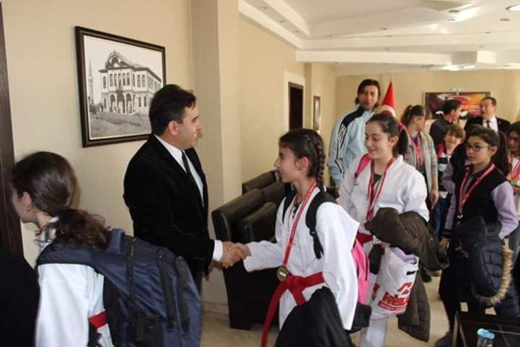 Şampiyonlardan Kaymakam Kaya’ya ziyaret G2