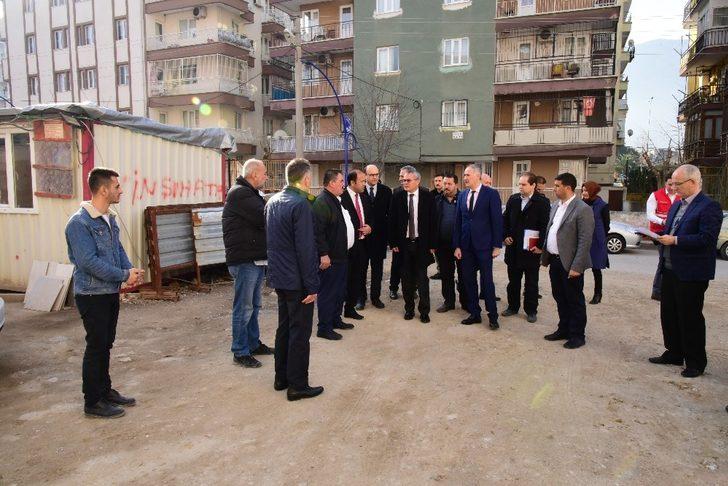 Vali Deniz, yapımı süren okullarda incelemelerde bulundu G2