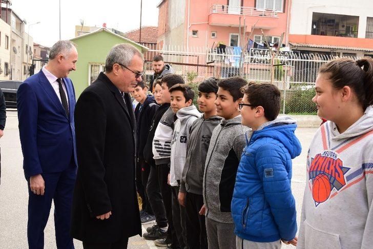 Vali Deniz, yapımı süren okullarda incelemelerde bulundu G3