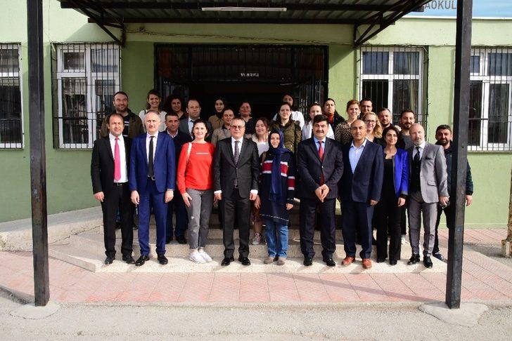 Vali Deniz, yapımı süren okullarda incelemelerde bulundu G4