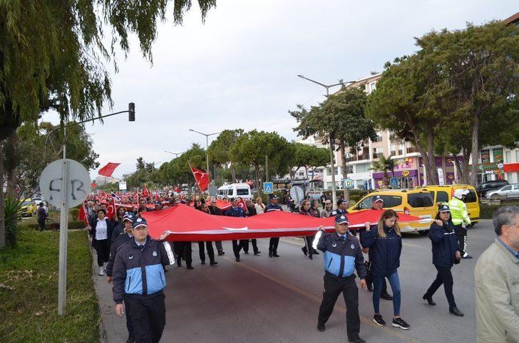 Didim’de yüzlerce kişi "Şehitlere Saygı" yürüyüşüne katıldı G2