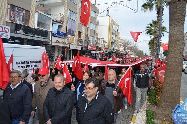 Didim’de yüzlerce kişi "Şehitlere Saygı" yürüyüşüne katıldı G3