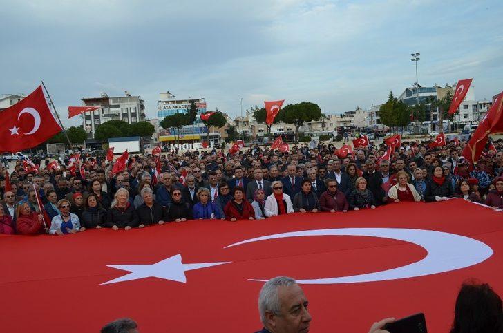 Didim’de yüzlerce kişi "Şehitlere Saygı" yürüyüşüne katıldı G4