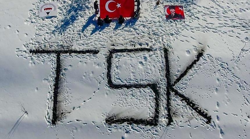 Van'da öğrencilerden Bahar Kalkanı Harekatı'na destek