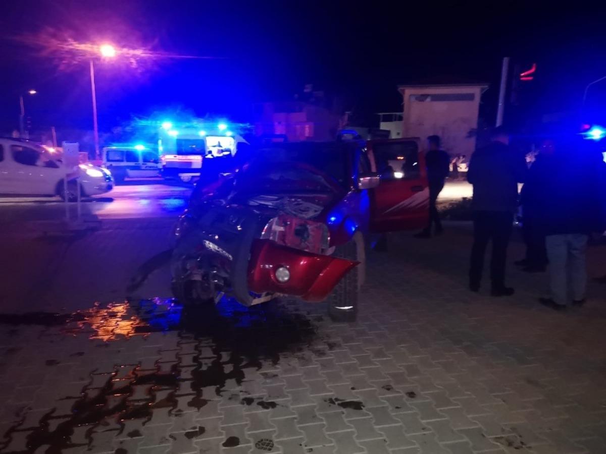 Alkoll&uuml; s&uuml;r&uuml;c&uuml; dehşet sa&ccedil;tı: 4 yaralı