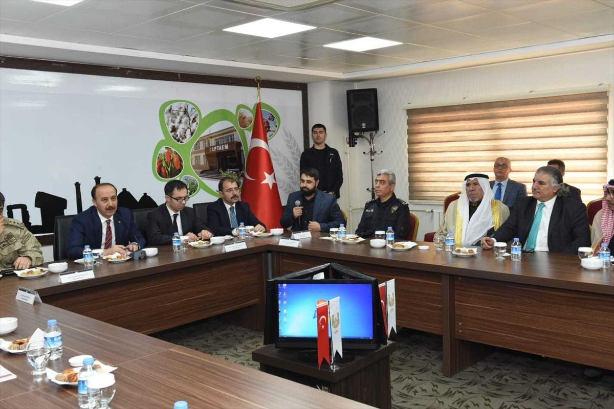 Şanlıurfa Valisi Abdullah Erin, Suriyeli kanaat &ouml;nderlerini bilgilendirdi