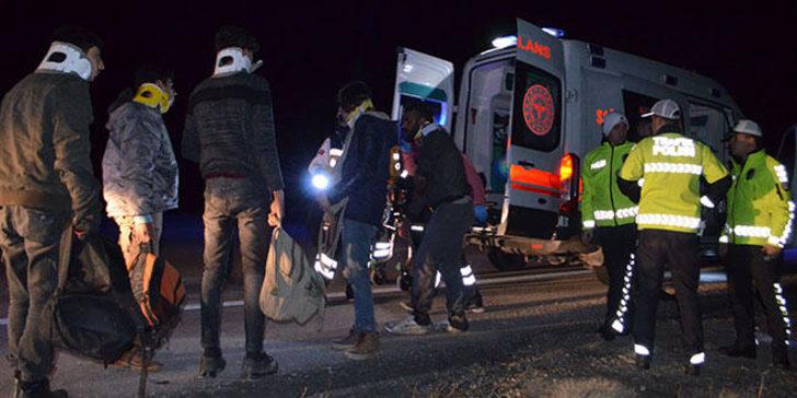 Konya'da sığınmacıları taşıyan minibüs devrildi: Çok sayıda yaralı var