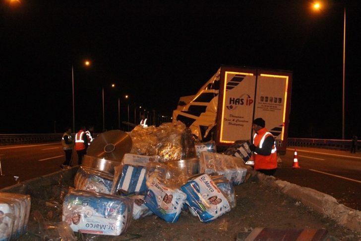 TEM Otoyolu'nda feci kaza! Lastiği patlayan TIR otoyolu savaş alanına çevirdi G5