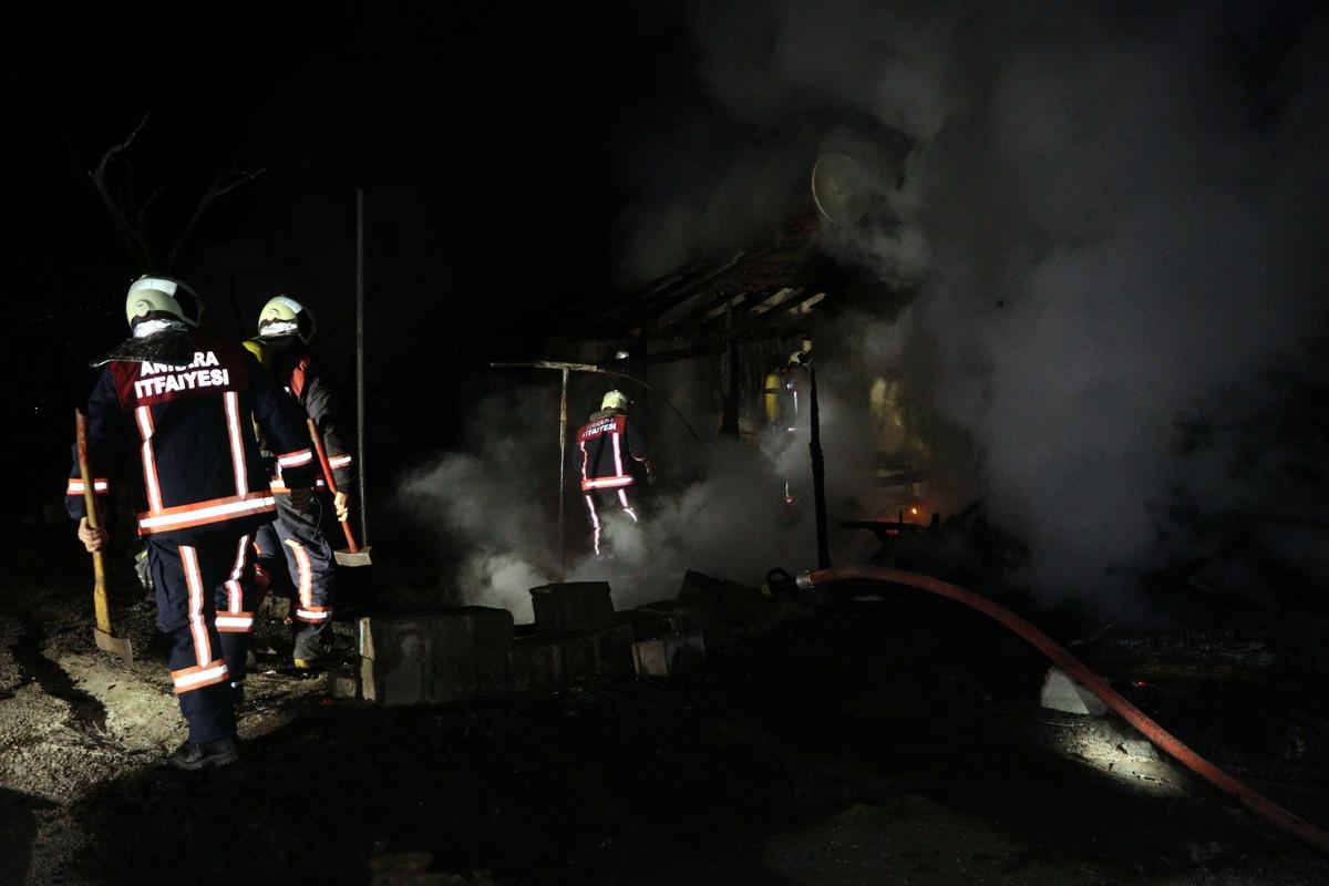 Ankara'da gecekondu yangını: 6 kişi dumandan etkilendi