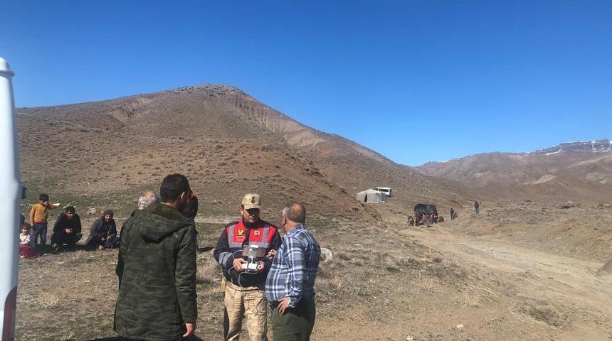 Kars&rsquo;ta jandarma ka&ccedil;ak avcıları drone ile yakaladı