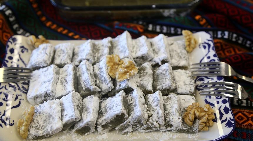 Madımak lokumu ve baklavası damak çatlatıyor