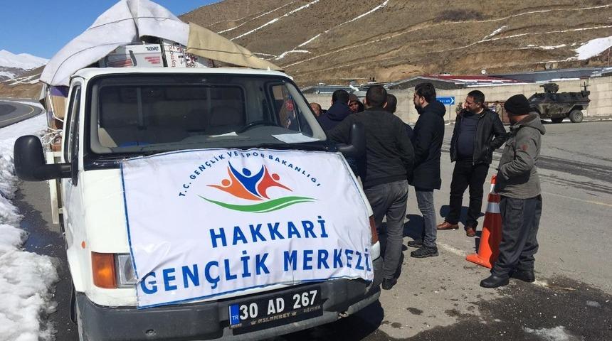 Gen&ccedil;lik merkezinden Başkale&rsquo;ye yardım eli