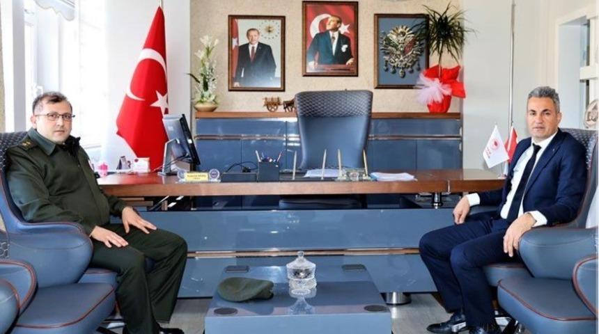 Askerlik Şubesi Başkanı Eratik&rsquo;ten İl M&uuml;d&uuml;r&uuml; Yoldaş&rsquo;a ziyaret
