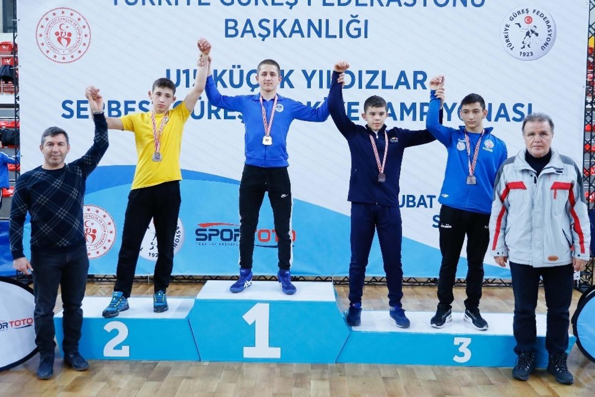 Kağıtsporlu g&uuml;reş&ccedil;i Bilal T&uuml;rkiye şampiyonu oldu
