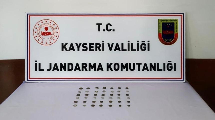 Jandarmadan tarihi eser operasyonu: 2 g&ouml;zaltı