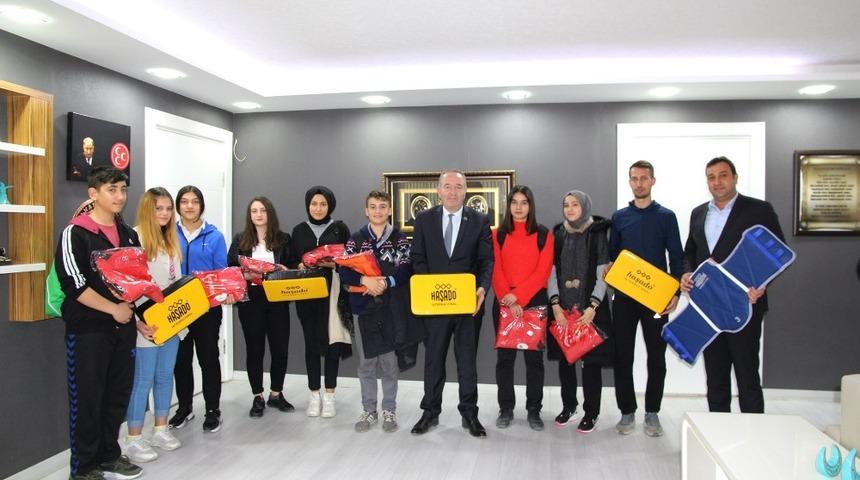 Sungurlu Belediyesi başarılı sporcuları ödüllendirdi