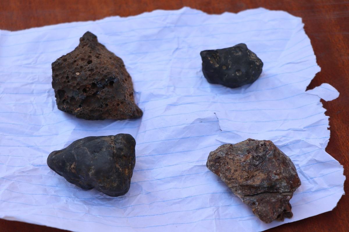 Piknik yaptığı alanda bulduğu taşların g&ouml;k taşı olduğunu iddia etti