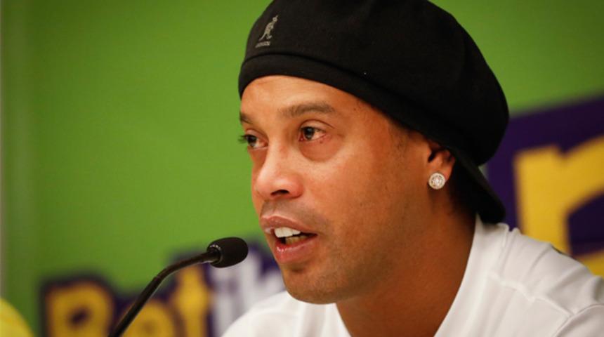 Ronaldinho gözaltına alındı