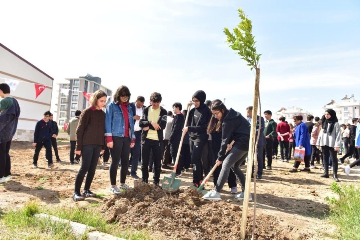 Kepez&rsquo;den 2 okula 106 ağa&ccedil;
