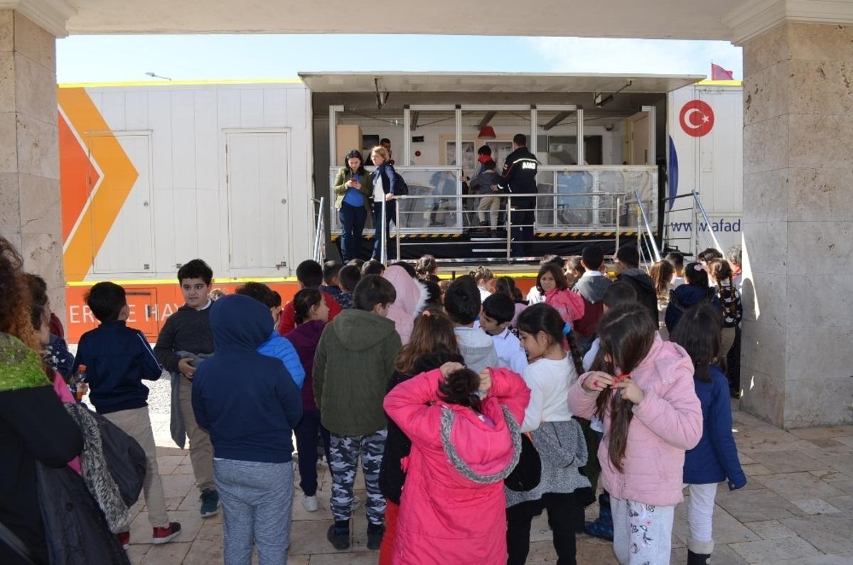 Deprem tır&rsquo;ı Didim&rsquo;de &ouml;ğrencilere eğitim verdi