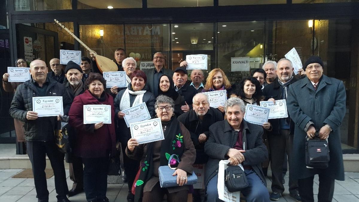 EŞYODER&rsquo;in 7&rsquo;nci kuruluş yıl d&ouml;n&uuml;m&uuml;nde; şairler, ozanlar ve yazarlar &ouml;d&uuml;llerini aldılar