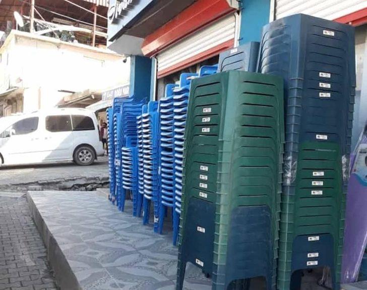 Belediye Başkanı vatandaşlar için çadır ve sandalye aldı G2