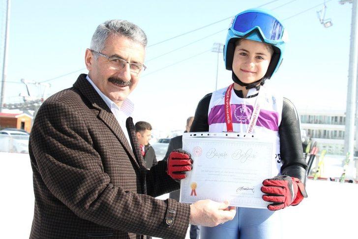 Gökyüzü kartalları okulları için uçtu G4