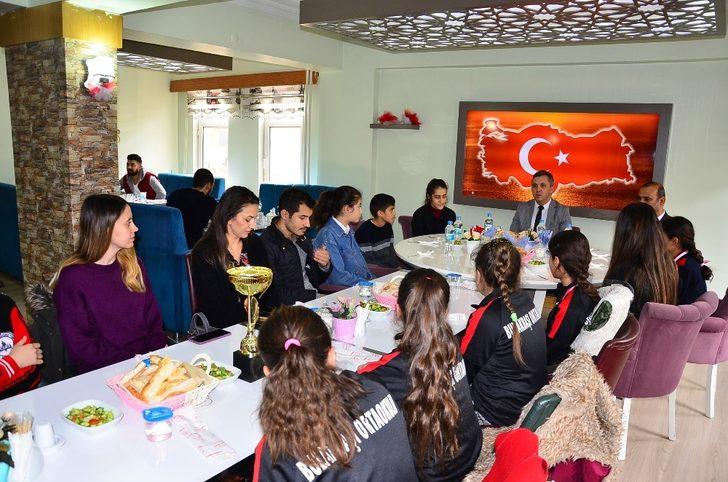 Kaymakam Solmaz öğrencilerle bir araya geldi G1