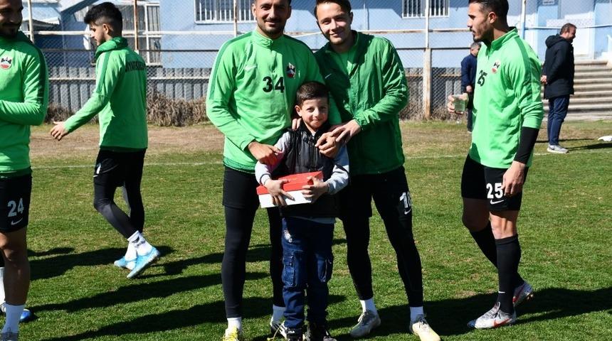 Diyarbekirspor&rsquo;dan kitap okuyan &ouml;ğrencilere anlamlı destek