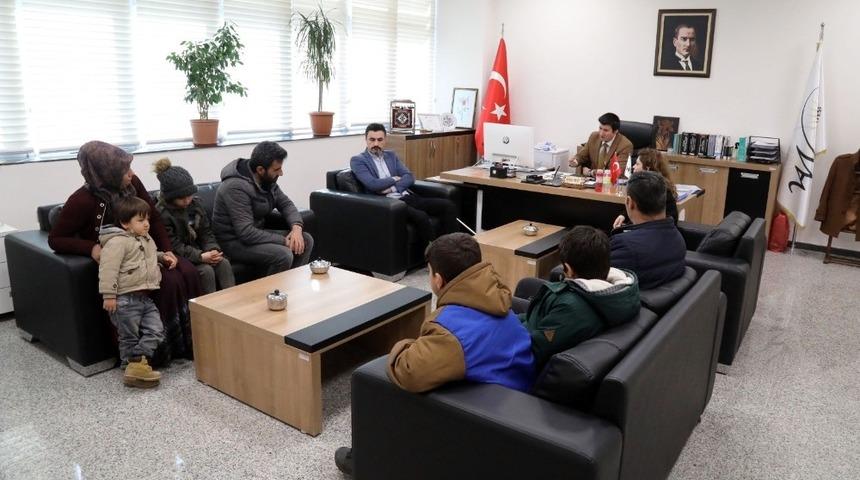 Van B&uuml;y&uuml;kşehir Belediyesi Ahi ailesine yardımda bulundu