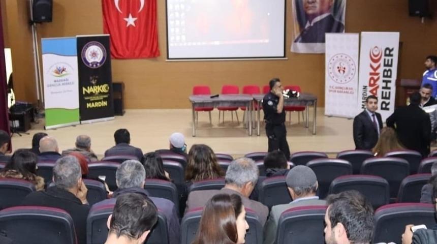 Mazıdağı&rsquo;nda bağımlılıkla m&uuml;cadele toplantısı yapıldı