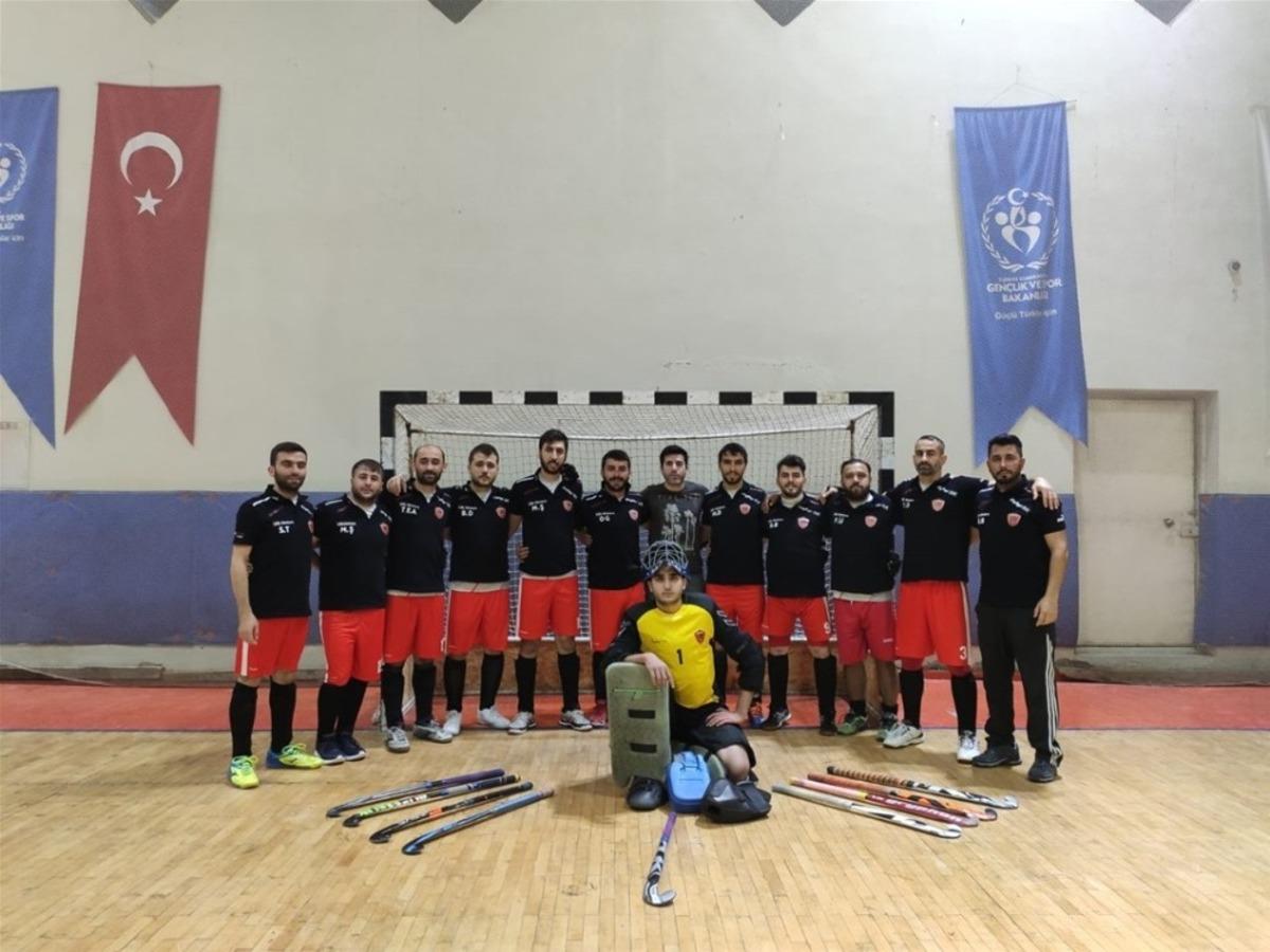 Sakarya&rsquo;da bir ilke imza atılarak salon hokeyi turnuvası d&uuml;zenleniyor