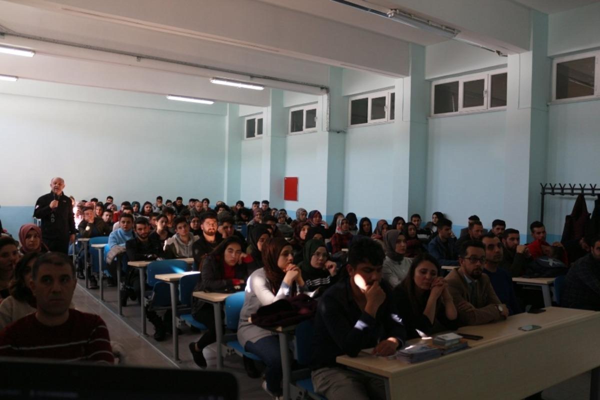 Sarıkamış&rsquo;ta &uuml;niversite &ouml;ğrencilerine AFAD bilinci eğitimi