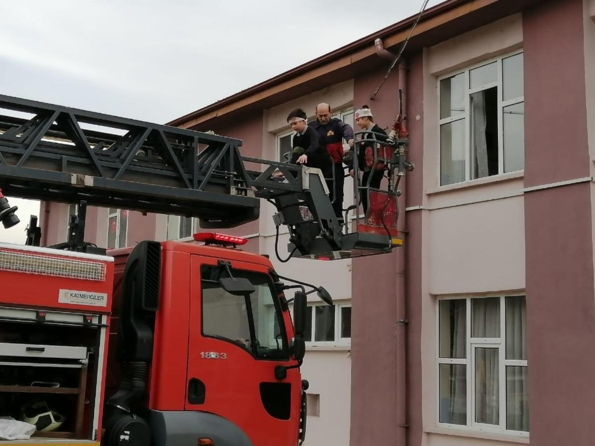 Yenice&rsquo;de &ouml;ğrencilere deprem tatbikatı