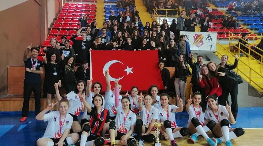 Isparta TED Koleji gen&ccedil; kızlarından şampiyonluk