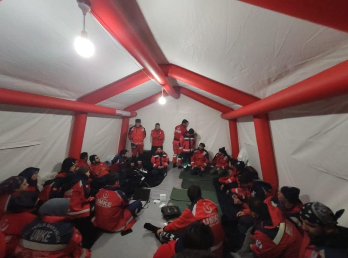 Hayat kurtarmak i&ccedil;in kampa girdiler