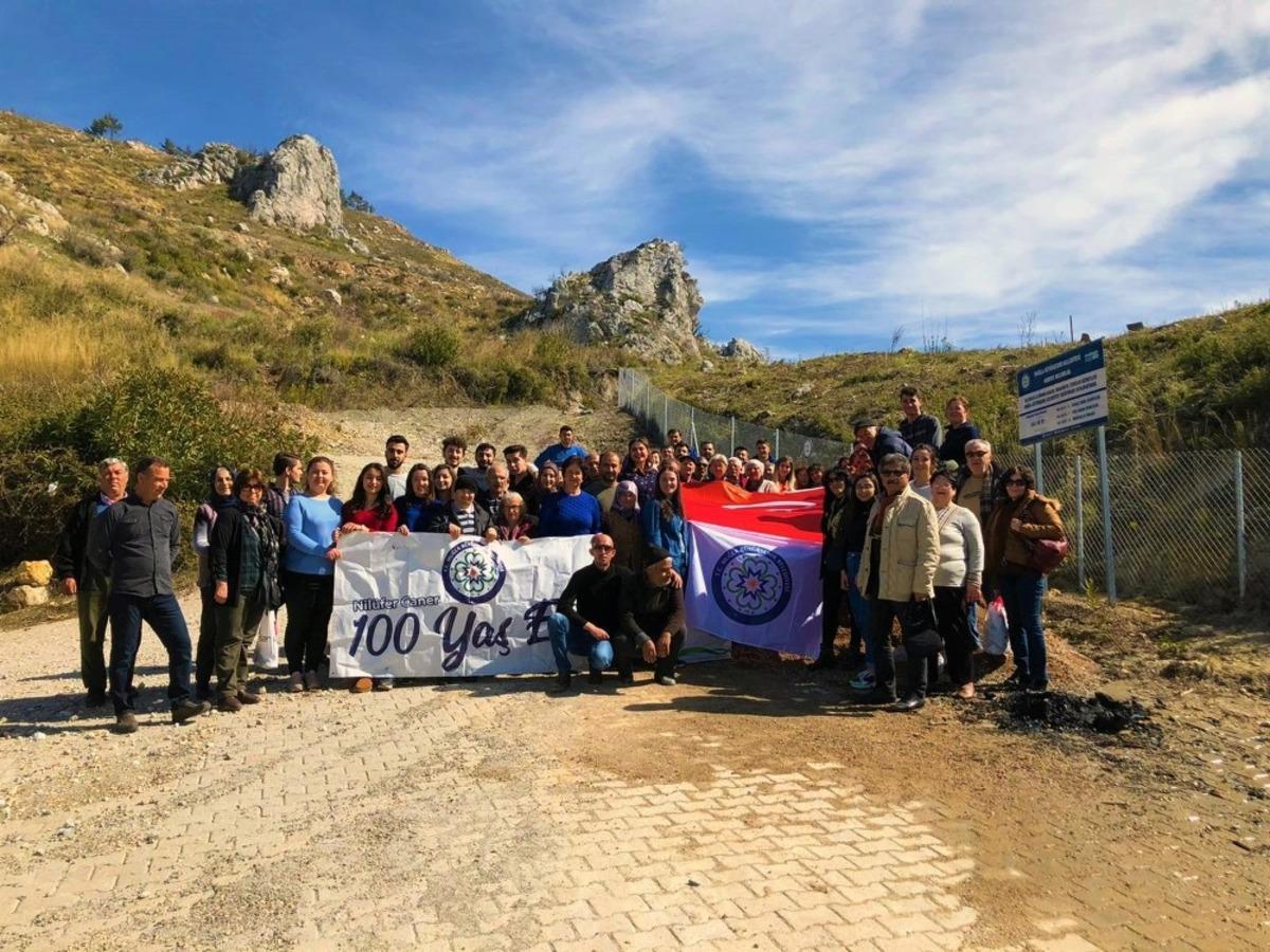 100 yaş evi &uuml;yelerinden doğaya 230 fidan