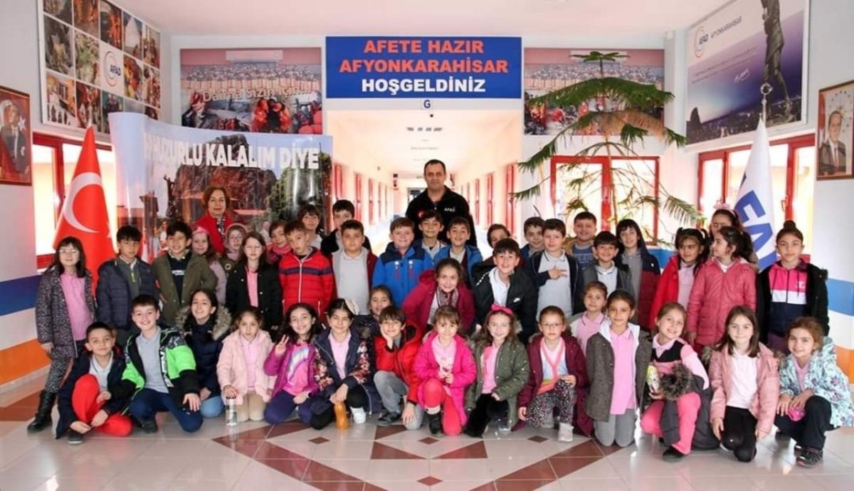 İlkokul &ouml;ğrencileri afetler hakkında bilgilendirildi