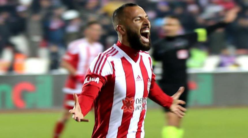 Sivassporlu Yasin Öztekin şampiyonluğa inanıyor