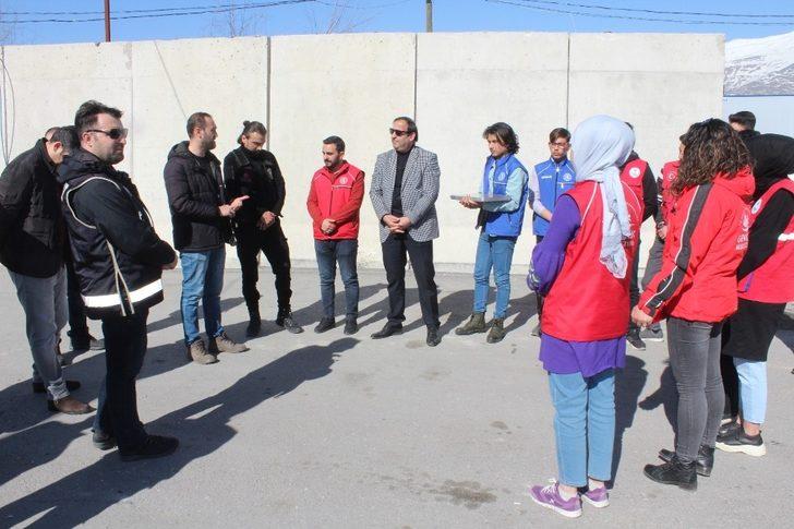 Gençlerden emniyet güçlerine anlamlı ziyaret G1