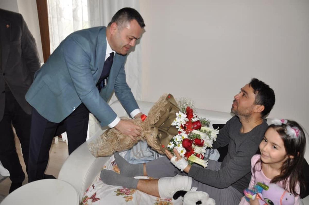 Kaymakam Otcu, yaralı y&uuml;zbaşıyı ziyaret etti