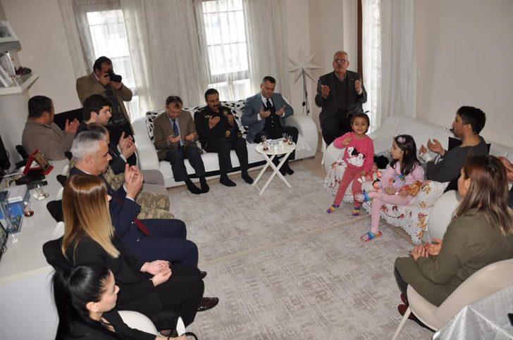 Kaymakam Otcu, yaralı yüzbaşıyı ziyaret etti G3