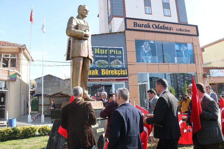 Ergene Belediye Meclisi’nden şehitlere dua, Atatürk anıtına karanfil G3
