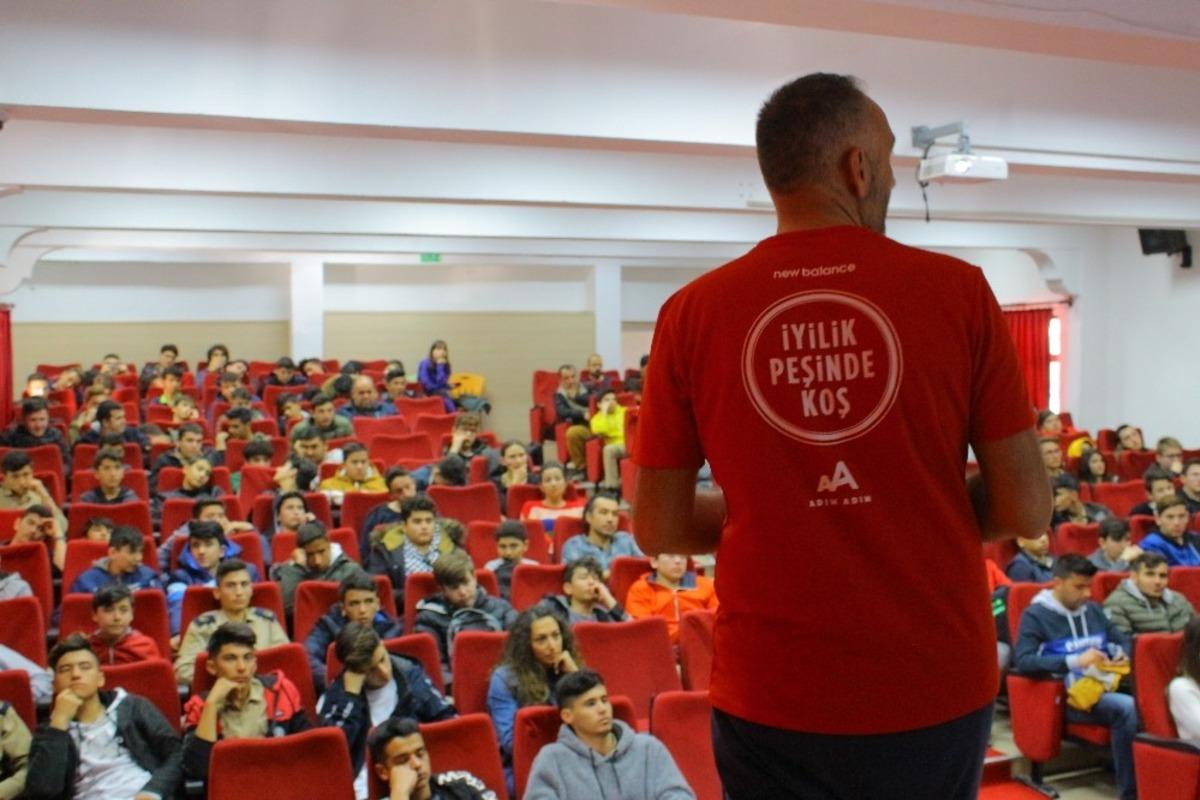 İyilik i&ccedil;in koştu, &ouml;ğrencilere &ouml;rnek oldu