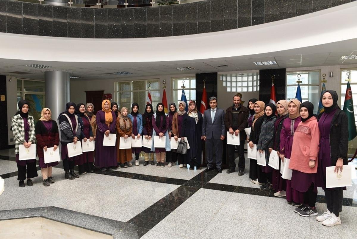 Liseli &ouml;ğrencilerden Şanlıurfa Valiliğine ziyaret